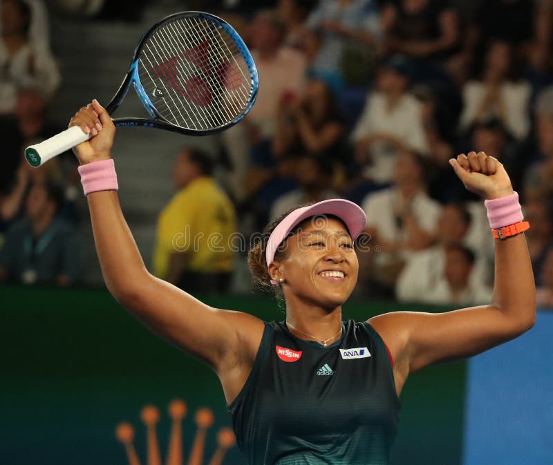 Il campione Naomi Osaka di Grand Slam del Giappone celebra la vittoria dopo la sua partita di semifinale all'Australian Open 2019 immagini stock