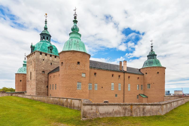Il castello antico svedese di Kalmar nella città di Kalmar fotografie stock libere da diritti Il castello antico svedese di Kalmar nella città di Kalmar fotografie stock libere da diritti