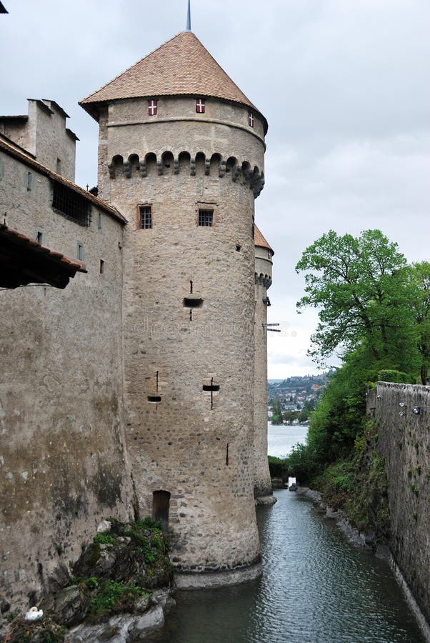 Il castello di Chillon a Montreux Lago geneva immagini stock libere da diritti Il castello di Chillon a Montreux Lago geneva immagini stock libere da diritti