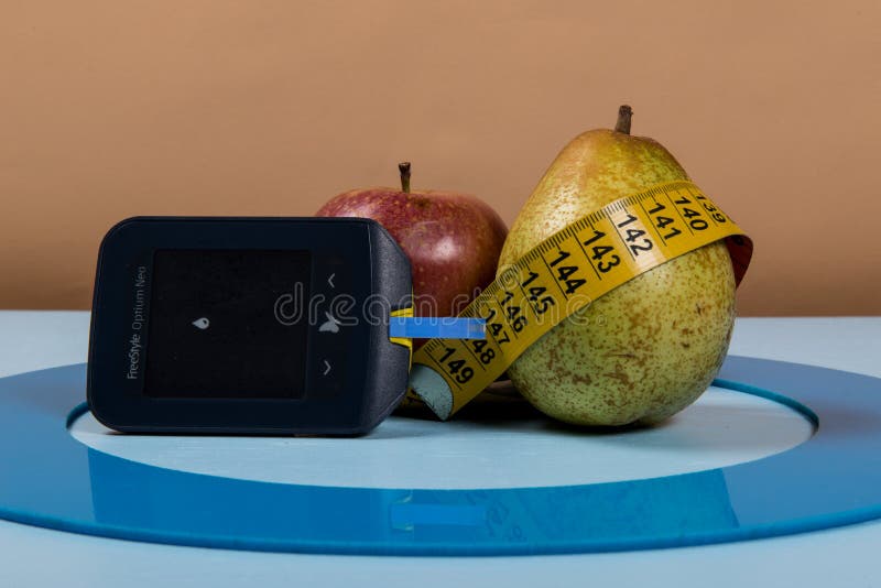 Il cerchio blu con una certa attrezzatura del diabete fa il trattamento la malattia fotografia stock libera da diritti Il cerchio blu con una certa attrezzatura del diabete fa il trattamento la malattia fotografia stock libera da diritti