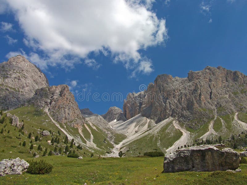 Il cielo dell'alta montagna dolomiten l'Italia fotografia stock libera da diritti Il cielo dell'alta montagna dolomiten l'Italia fotografia stock libera da diritti
