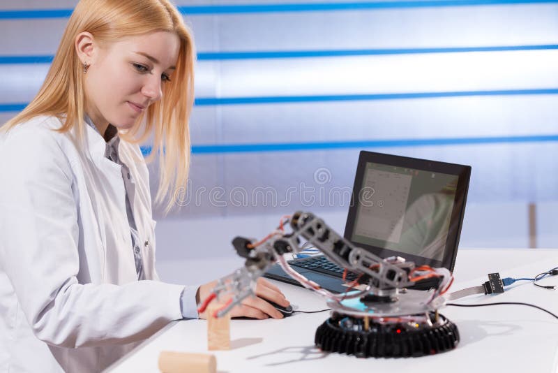 il cientist sviluppa il software fotografia stock il cientist sviluppa il software fotografia stock