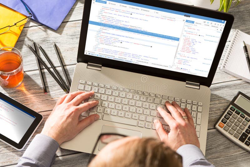 Il codificatore di calcolo di programma di codice di codifica sviluppa lo sviluppo dello sviluppatore immagine stock libera da diritti