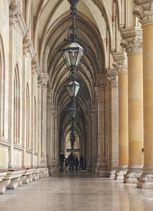 Il cortile del comune a Vienna inoltre sa come Rathaus Austria immagini stock Il cortile del comune a Vienna inoltre sa come Rathaus Austria immagini stock