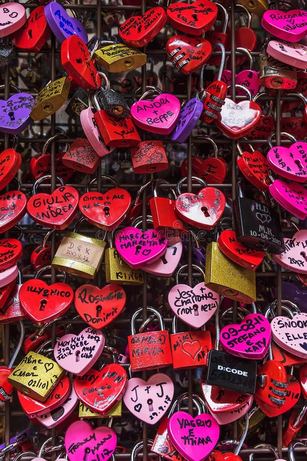 Il cuore di amore fissa una parete, Verona fotografie stock libere da diritti Il cuore di amore fissa una parete, Verona fotografie stock libere da diritti