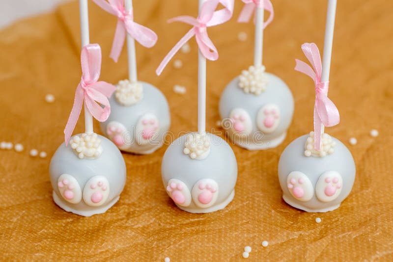 Il dolce dolce di Pasqua schiocca su carta fotografie stock Il dolce dolce di Pasqua schiocca su carta fotografie stock