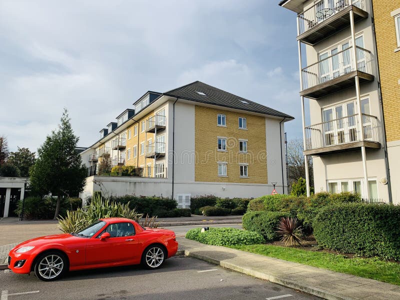 Il drayton occidentale è una città suburbana nella città di Londra di hillingdon. Era una antica parrocchia nella contea di Middlesex e dal 1929 fa parte del quartiere drayton del west e yiewsley che è diventato parte della grande Londra. La stragrande maggioranza di alloggi drayton nel west drayton più centurywest di mid20th la stazione ferroviaria è servita per ferrovia ferroviario e Great Western tfl del