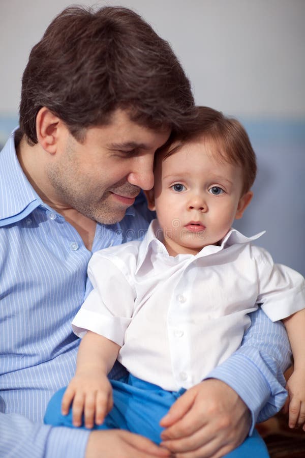 Il est heureux et fier d'avoir un fils photo libre de droits Il est heureux et fier d'avoir un fils photo libre de droits