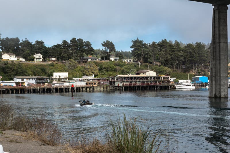 Il fiume di Noyo a Fort Bragg, California immagine stock Il fiume di Noyo a Fort Bragg, California immagine stock