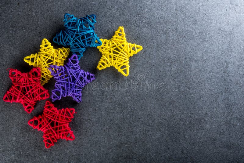 Il fondo di Natale, di natale e del nuovo anno con la decorazione festiva stars dalla vite Buon Natale e 2018 felici nuovi fotografia stock libera da diritti Il fondo di Natale, di natale e del nuovo anno con la decorazione festiva stars dalla vite Buon Natale e 2018 felici nuovi fotografia stock libera da diritti