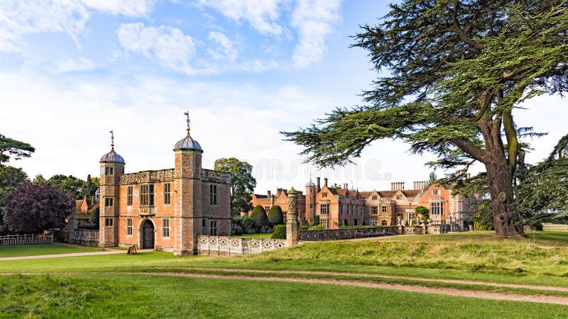 Il Gatehouse, Camera di Charlecote, Warwickshire, Inghilterra immagini stock libere da diritti Il Gatehouse, Camera di Charlecote, Warwickshire, Inghilterra immagini stock libere da diritti