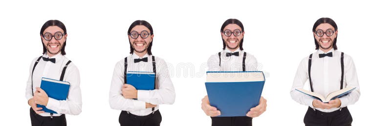 Il giovane libro divertente del woth dell'uomo isolato su bianco fotografia stock libera da diritti Il giovane libro divertente del woth dell'uomo isolato su bianco fotografia stock libera da diritti