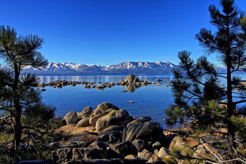 Il lago Tahoe in Sierra Nevada