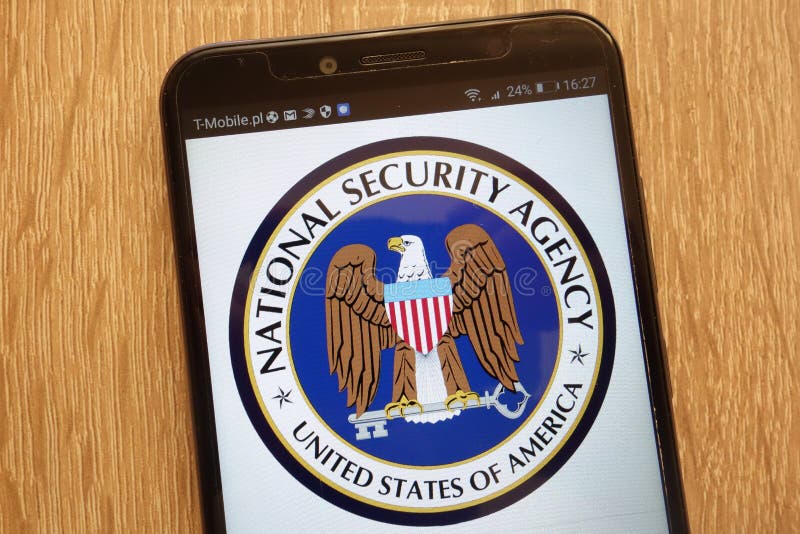 Il logo dell'agenzia di sicurezza nazionale degli Stati Uniti ha visualizzato su uno smartphone moderno fotografia stock libera da diritti Il logo dell'agenzia di sicurezza nazionale degli Stati Uniti ha visualizzato su uno smartphone moderno fotografia stock libera da diritti