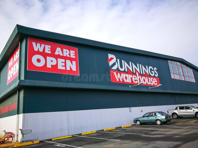 Il magazzino di Bunnings, è una ferramenta internazionale della famiglia, l'immagine mostra il magazzino alla mascotte immagine stock Il magazzino di Bunnings, è una ferramenta internazionale della famiglia, l'immagine mostra il magazzino alla mascotte immagine stock