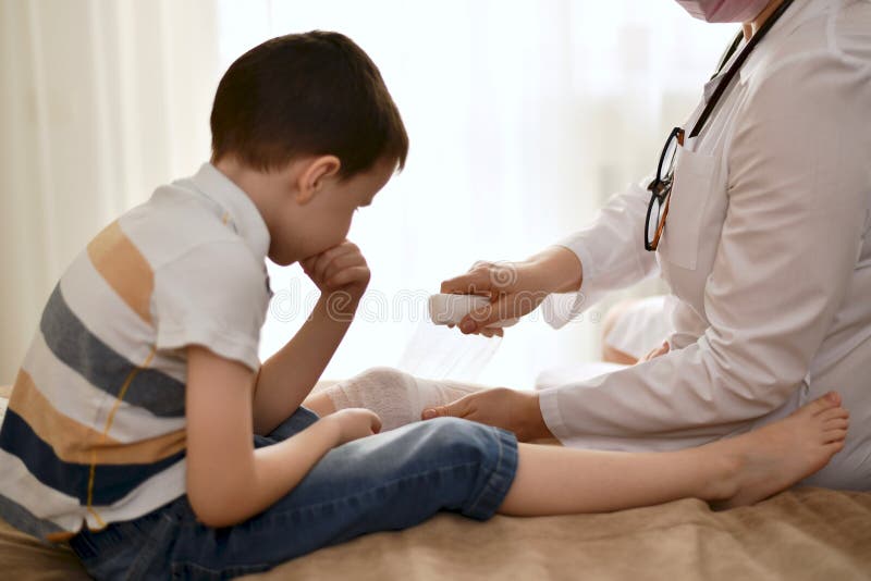 Il medico benda la fasciatura immagini stock libere da diritti Il medico benda la fasciatura immagini stock libere da diritti