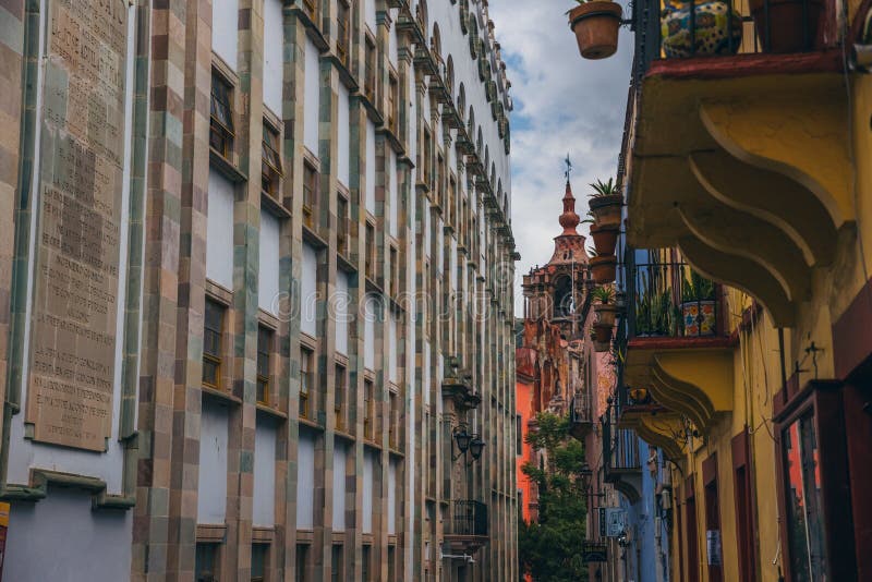 IL MESSICO - 24 SETTEMBRE: Lato dell'università di Guanajuato e fotografie stock libere da diritti IL MESSICO - 24 SETTEMBRE: Lato dell'università di Guanajuato e fotografie stock libere da diritti