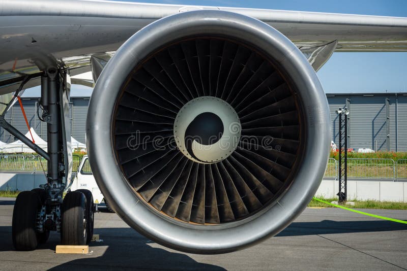 Il motore di turboventola degli aerei per simula della gravità zero di effetti - Airbus A310 ZERO-G immagine stock Il motore di turboventola degli aerei per simula della gravità zero di effetti - Airbus A310 ZERO-G immagine stock