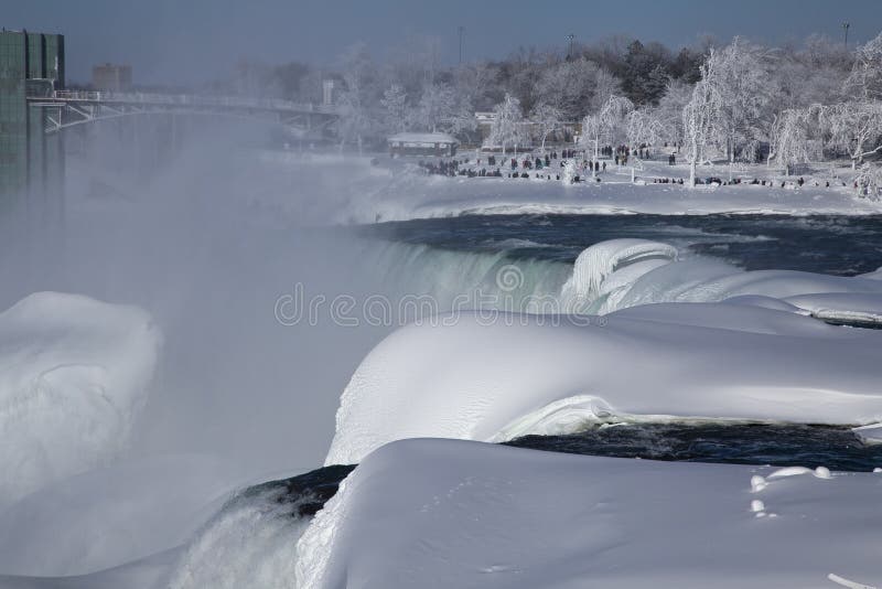 Il paese delle meraviglie di inverno di cascate del Niagara immagine stock Il paese delle meraviglie di inverno di cascate del Niagara immagine stock