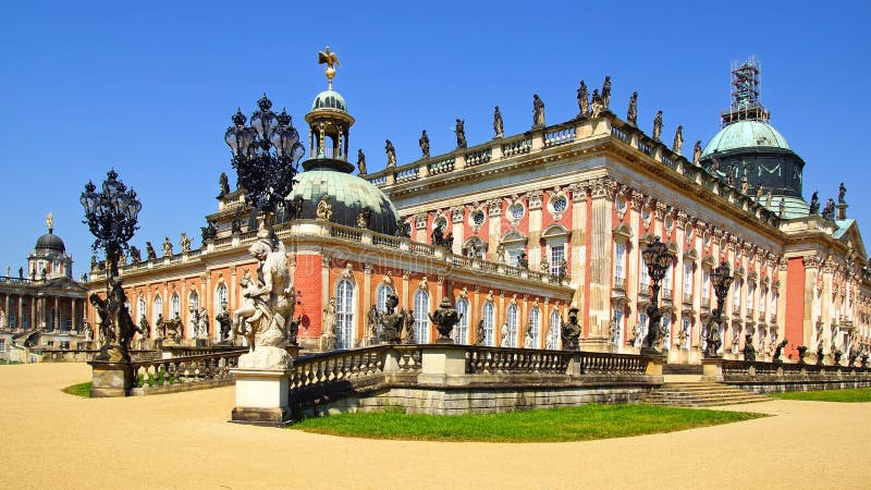 Il palazzo di Sanssouci a Potsdam, Germania. fotografie stock Il palazzo di Sanssouci a Potsdam, Germania. fotografie stock