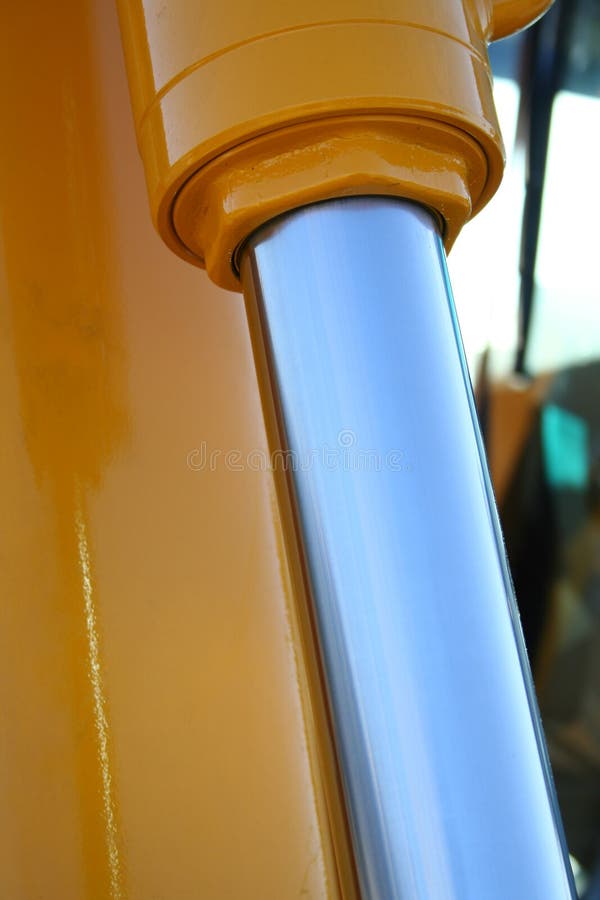 Il particolare chromeplated del circuito idraulico di una draga fotografia stock libera da diritti Il particolare chromeplated del circuito idraulico di una draga fotografia stock libera da diritti