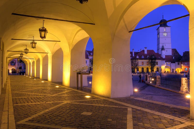 Il piccolo quadrato (mica) di Piata, Sibiu, Romania fotografie stock Il piccolo quadrato (mica) di Piata, Sibiu, Romania fotografie stock