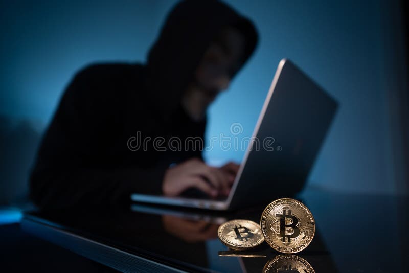 Il pirata informatico prova ad incidere il sistema del blockchain del bitcoin fotografia stock