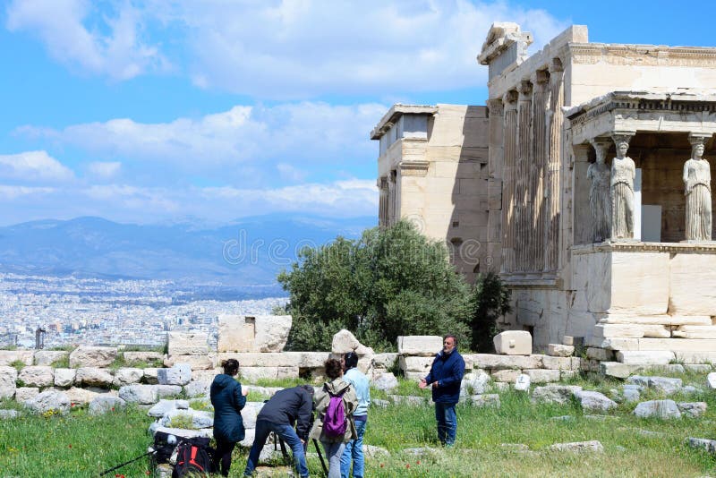 Il più vecchio tempio sull'acropoli, costruita in onore della protettrice divina della città - Hekatompedon atene fotografie stock libere da diritti Il più vecchio tempio sull'acropoli, costruita in onore della protettrice divina della città - Hekatompedon atene fotografie stock libere da diritti