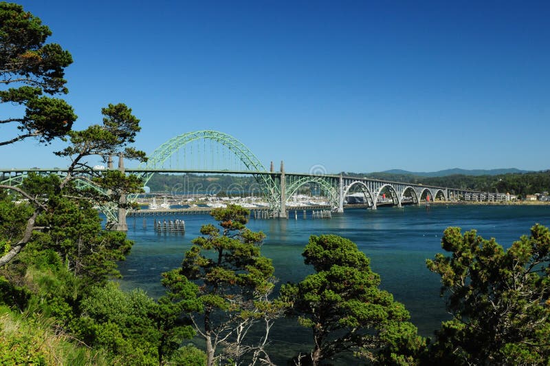 Il ponte Yaquina Bay Newport Oregon USA fotografia stock Il ponte Yaquina Bay Newport Oregon USA fotografia stock