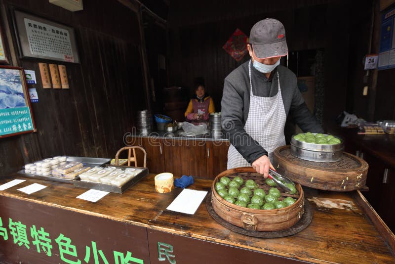 Il popolo cinese vende l'alimento tradizionale fotografie stock libere da diritti Il popolo cinese vende l'alimento tradizionale fotografie stock libere da diritti