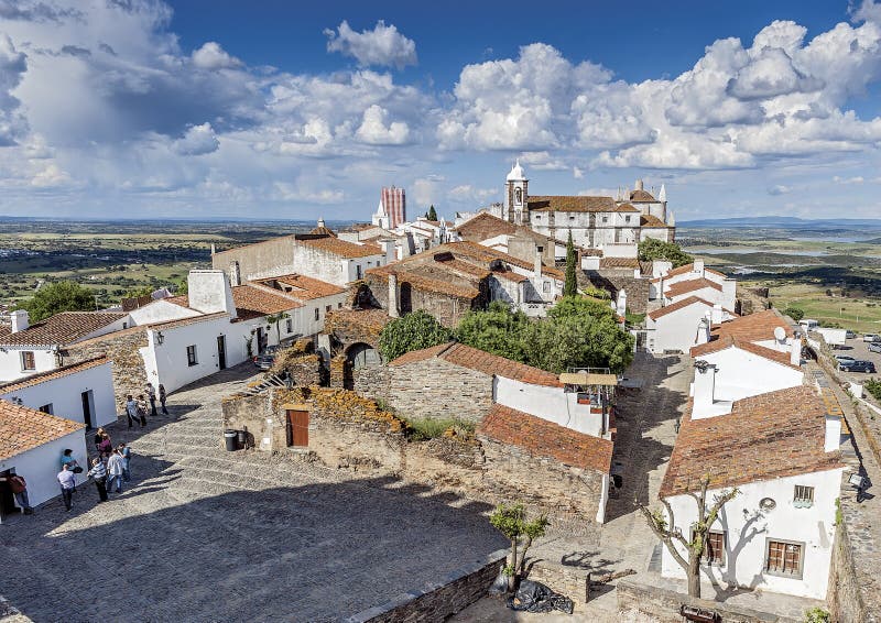 Il Portogallo, Monsaraz Tutte le costruzioni e pavimentazione delle vie fatta fotografie stock Il Portogallo, Monsaraz Tutte le costruzioni e pavimentazione delle vie fatta fotografie stock