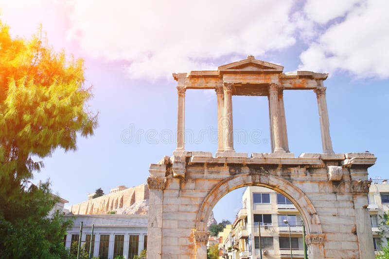 Il portone di Hadrian di nuova città di Atene L'arco di Hadrian, comunemente il portone di Hadrian, è un ingresso monumentale che immagini stock libere da diritti Il portone di Hadrian di nuova città di Atene L'arco di Hadrian, comunemente il portone di Hadrian, è un ingresso monumentale che immagini stock libere da diritti