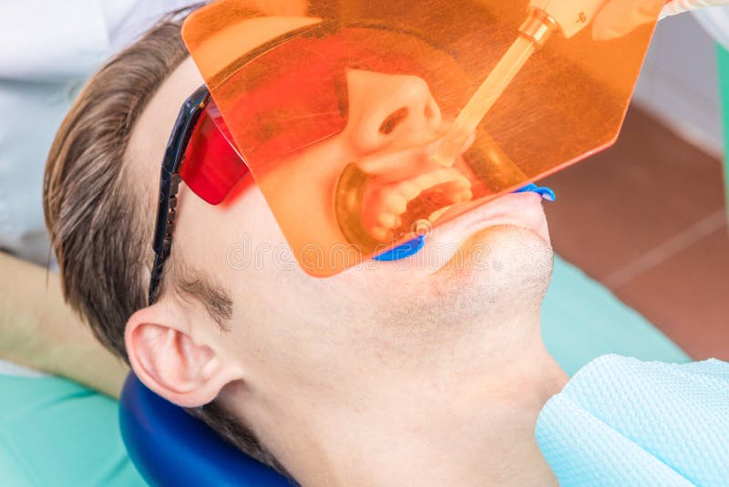 Il processo di odontoiatria immagini stock libere da diritti Il processo di odontoiatria immagini stock libere da diritti