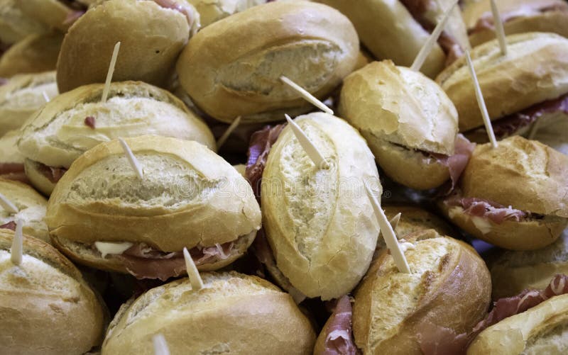 Il prosciutto ha curato i panini immagini stock