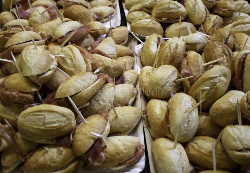 Il prosciutto ha curato i panini fotografia stock