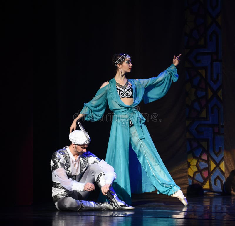 Ballet One Thousand and One Nights is based on the fairy tale with the same name in the Arabic region. It is adapted by three popular stories “The Seven Voyages of Sinbad the Sailor”、 “Aladdin’s Wonderful Lamp”、 “Ali Baba and the Forty Thieves” to express the theme that justice will defeat evil and kindness will win love. Act I In the ancient east, a story was widely spreaded: There once was a king named Sanlua,he loved his queen Nulida deeply, but the queen was disloyal. One day, the king went out hunting, the queen invited her lovers to the palace to have fun. But, the king returned suddenly and knew what the queen had done, he was so furious that he killed the queen and ordered all the women must be dead. From that on, the whole country was in a panic, all the women, either were dead or run away. The daughter of the chancellor Chehnalad, young pretty and wise. In order to save their lives, she came into the palace risking her life to persuade the king to forgive their faults. The classic ballet One Thousand and One Nights by National Ballet of Belarus which is one of the three dance troupe in the world was performed in Jiangxi Art Center, China on Aug 16,2015. Ballet One Thousand and One Nights is based on the fairy tale with the same name in the Arabic region. It is adapted by three popular stories “The Seven Voyages of Sinbad the Sailor”、 “Aladdin’s Wonderful Lamp”、 “Ali Baba and the Forty Thieves” to express the theme that justice will defeat evil and kindness will win love. Act I In the ancient east, a story was widely spreaded: There once was a king named Sanlua,he loved his queen Nulida deeply, but the queen was disloyal. One day, the king went out hunting, the queen invited her lovers to the palace to have fun. But, the king returned suddenly and knew what the queen had done, he was so furious that he killed the queen and ordered all the women must be dead. From that on, the whole country was in a panic, all the women, either were dead or run away. The daughter of the chancellor Chehnalad, young pretty and wise. In order to save their lives, she came into the palace risking her life to persuade the king to forgive their faults. The classic ballet One Thousand and One Nights by National Ballet of Belarus which is one of the three dance troupe in the world was performed in Jiangxi Art Center, China on Aug 16,2015.