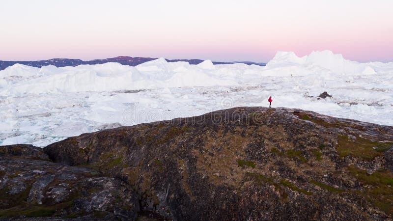 Il riscaldamento globale di un iceberg terrestre di ilulissat icefjord con icebergs