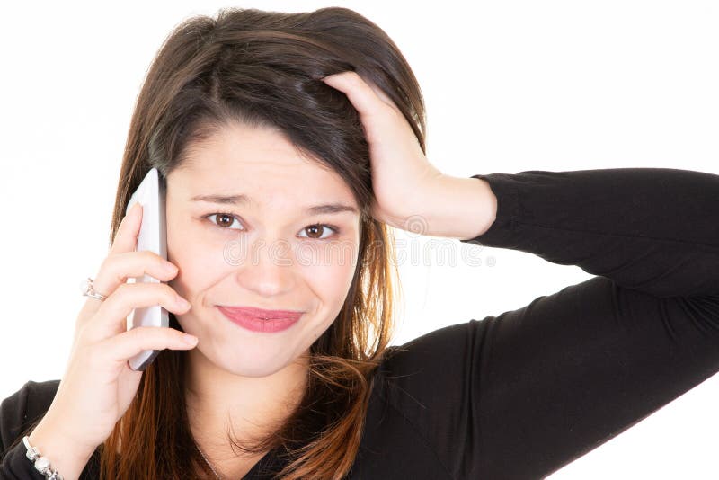 Il ritratto della giovane donna con un telefono è realmente si è rovesciato frustrato fotografia stock Il ritratto della giovane donna con un telefono è realmente si è rovesciato frustrato fotografia stock