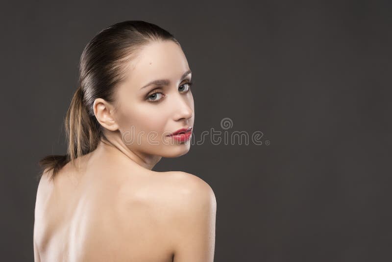 Bella Ragazza Nuda Con La Sfera Blu Fotografia Stock Immagine Di