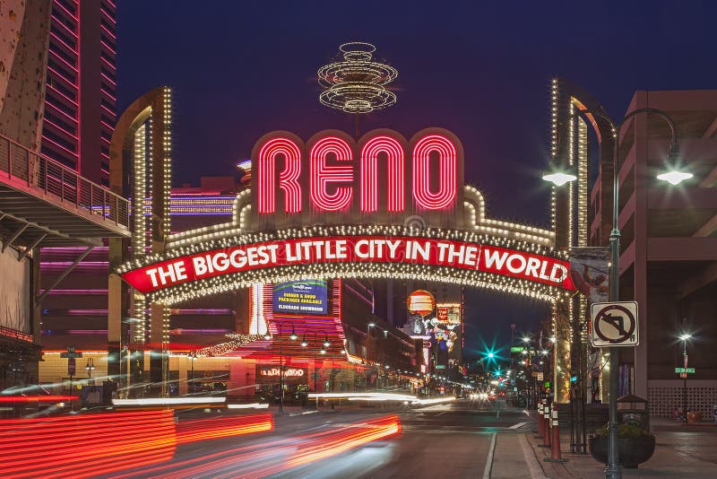 Il segno di Reno Arch alla notte, Nevada
