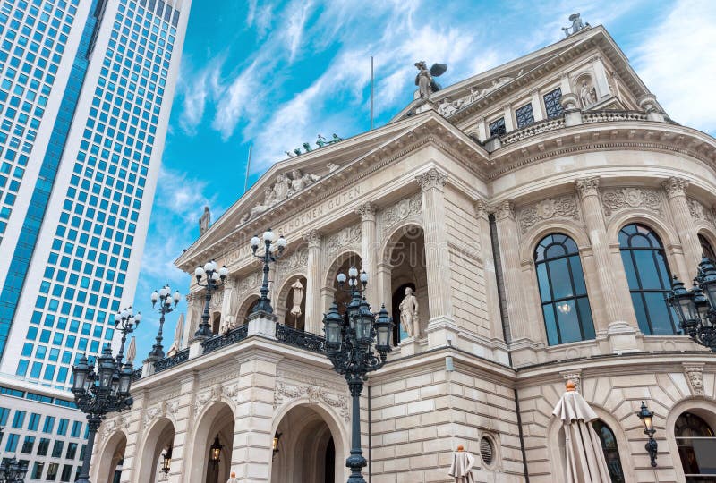 Il teatro dell'opera della città di Francoforte sul Meno di operazione di Alte immagine stock libera da diritti Il teatro dell'opera della città di Francoforte sul Meno di operazione di Alte immagine stock libera da diritti