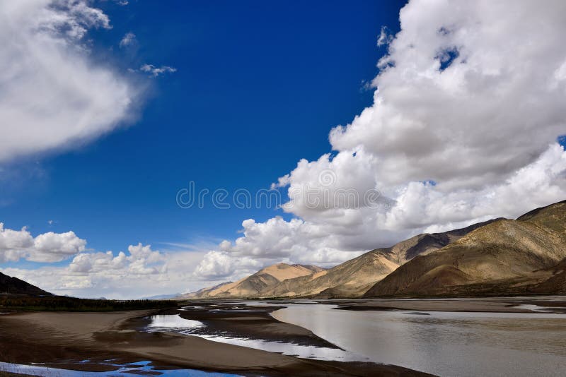 Il Tibet il Brahmaputra fotografia stock libera da diritti Il Tibet il Brahmaputra fotografia stock libera da diritti