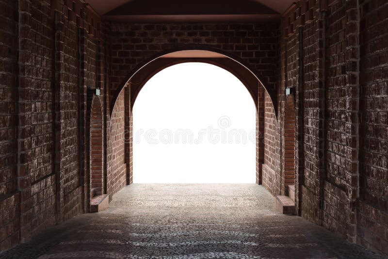 Il tunnel del passaggio pedonale fatto dal mattone rosso e dal bianco medio ha isolato lo spazio fotografia stock libera da diritti Il tunnel del passaggio pedonale fatto dal mattone rosso e dal bianco medio ha isolato lo spazio fotografia stock libera da diritti
