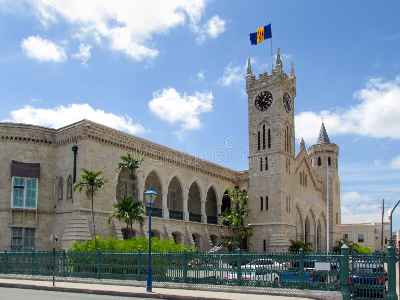 Il vecchio monumento storico è una fortezza con una torre e un orologio. La costruzione del Parlamento delle Barbados Poco Big Ben La capitale delle Barbados è Bridgetown, i Caraibi