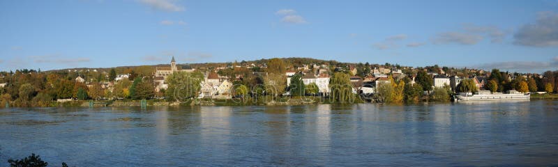 Ile de France stad av Triel sur Seine arkivfoton Ile de France stad av Triel sur Seine arkivfoton