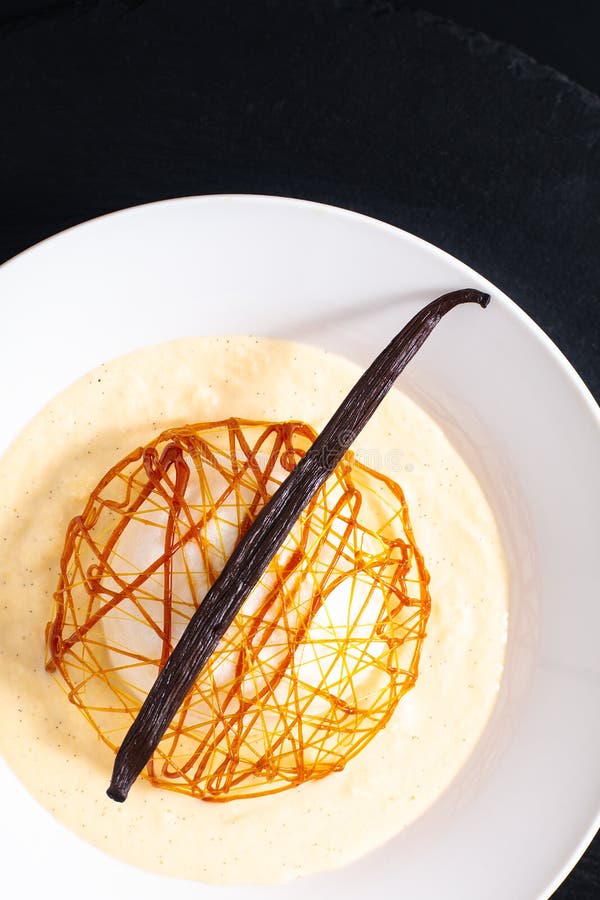 Ile Flottante Floating Island Dessert of French Orignal Meringue Ile Flottante Floating Island Dessert of French Orignal Meringue