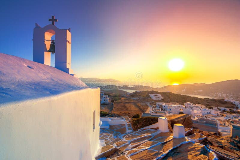 Ilha tradicional icónica do Ios, Cyclades, Grécia fotografia de stock Ilha tradicional icónica do Ios, Cyclades, Grécia fotografia de stock
