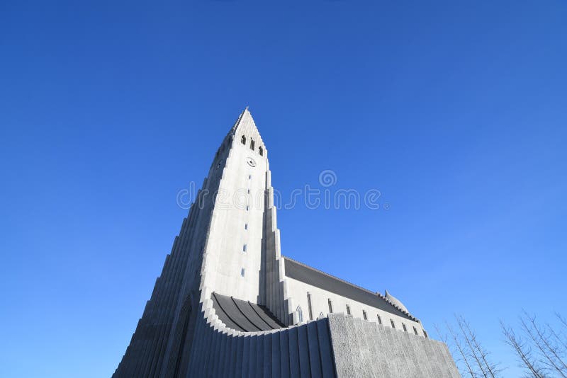 Illumi собора церков Исландии Reykjavik Hallgrimskirkja иконическое стоковое фото Illumi собора церков Исландии Reykjavik Hallgrimskirkja иконическое стоковое фото