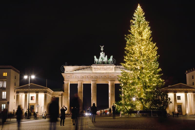 Brandenburg Gate and Christmas Tree at night Pariser Platz Mitte Berlin Germany