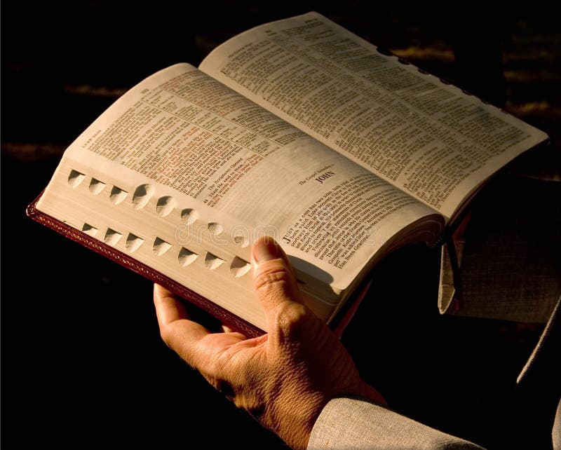 Illumination divine image stock. Image du mots, lecture 374451